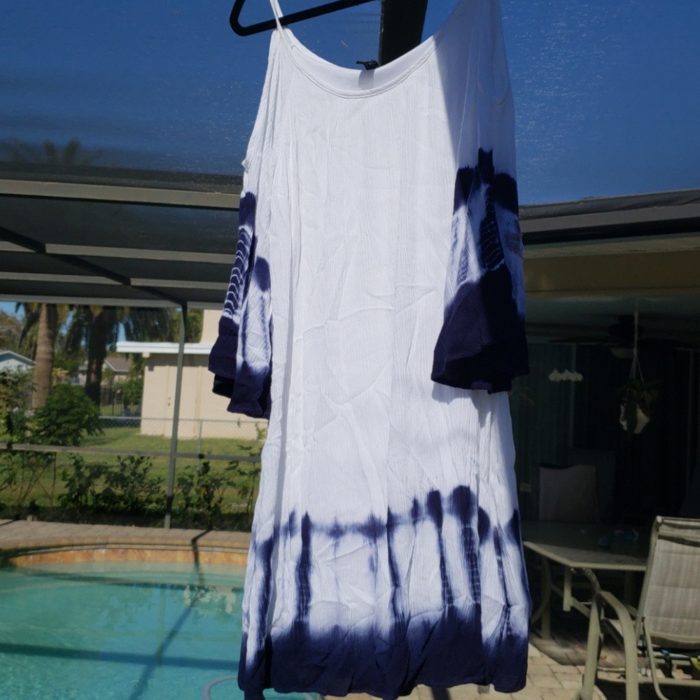 Cold shoulder flowy beach dress